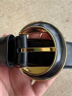 Vintage 80s LIZ CLAIBORNE Black Leather Belt with Gold Trim Buckle
Size Medium